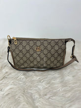 Gucci GG supreme canvas wrist pochete